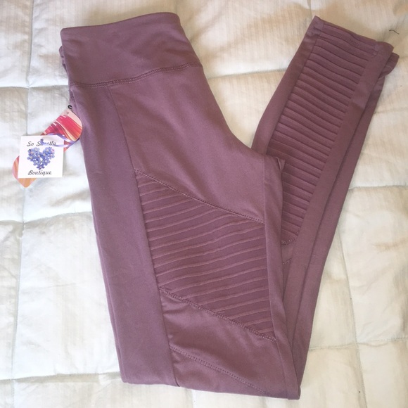 LAST CHANCE $5 SALE Mauve Moto Leggings - Picture 4 of 5